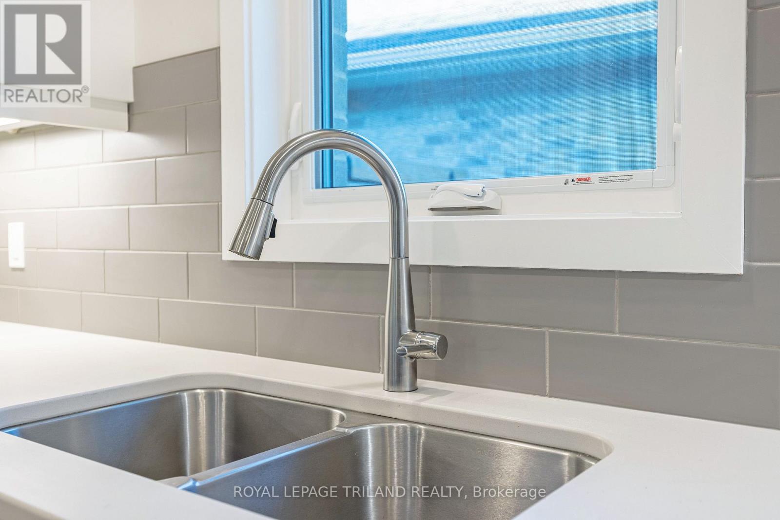 2 Feathers Crossing, St. Thomas, Ontario  N5R 0J0 - Photo 12 - X12487522