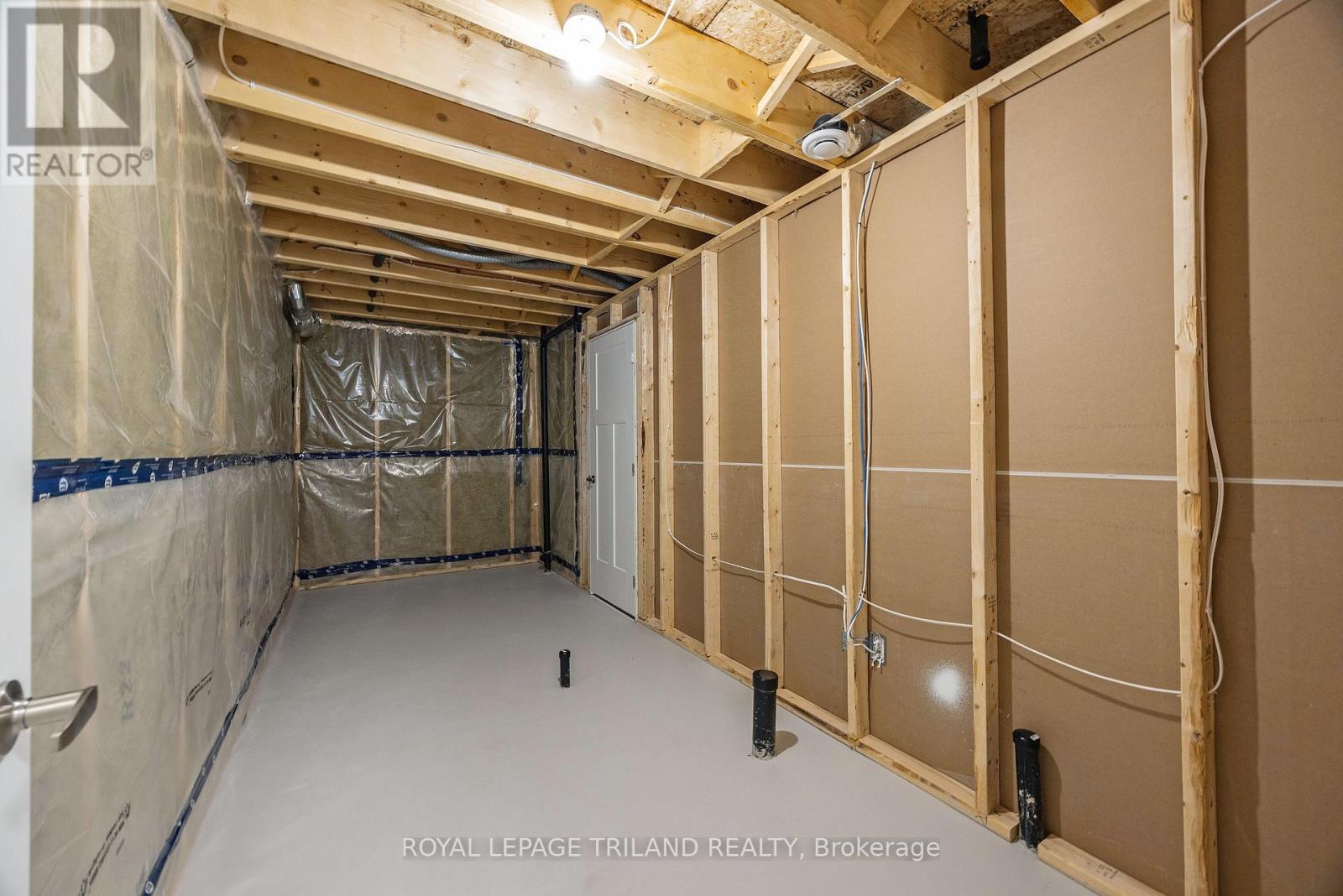 2 Feathers Crossing, St. Thomas, Ontario  N5R 0J0 - Photo 40 - X12487522