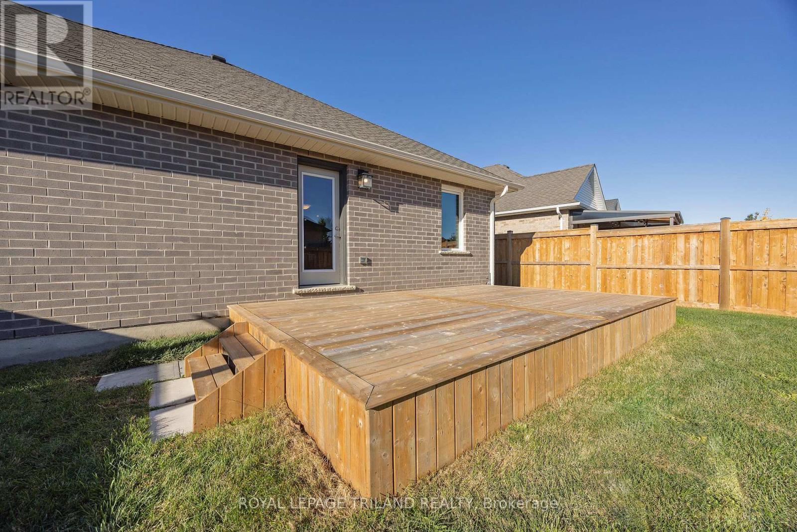 2 Feathers Crossing, St. Thomas, Ontario  N5R 0J0 - Photo 47 - X12487522