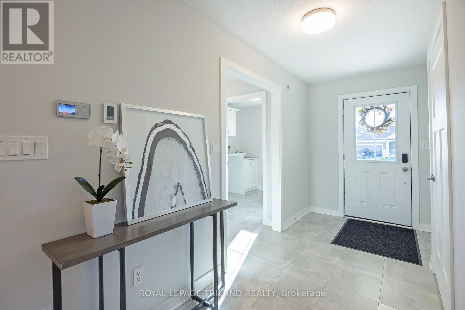 2 Feathers Crossing, St. Thomas, Ontario  N5R 0J0 - Photo 5 - X12487522