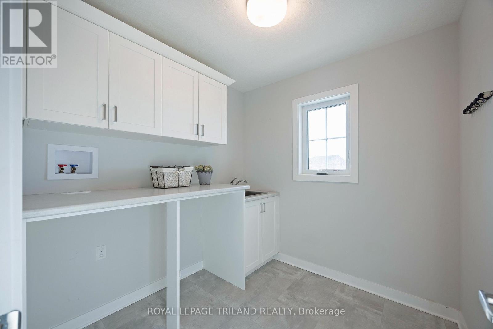 2 Feathers Crossing, St. Thomas, Ontario  N5R 0J0 - Photo 7 - X12487522