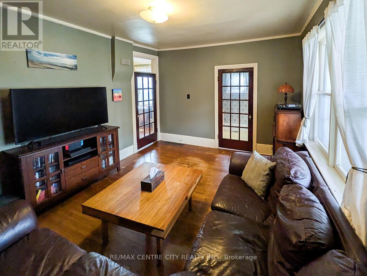 553 Grey Street, London East, Ontario  N6B 1H6 - Photo 3 - X12487564