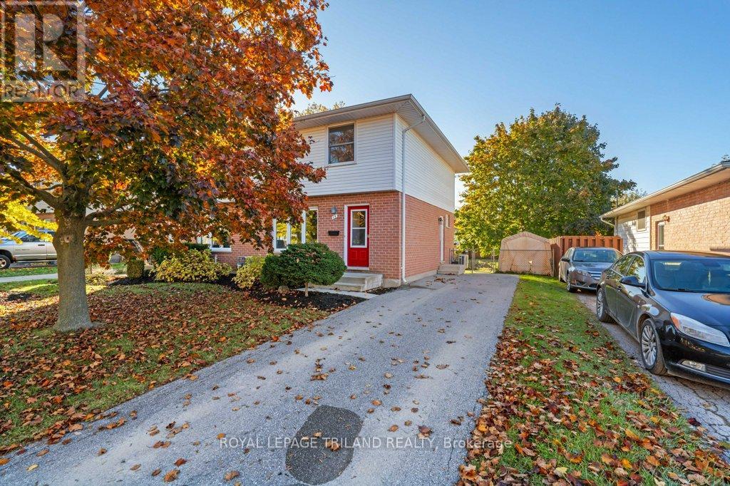 18 Vanier Place, St. Thomas, Ontario  N5R 5P8 - Photo 2 - X12487590