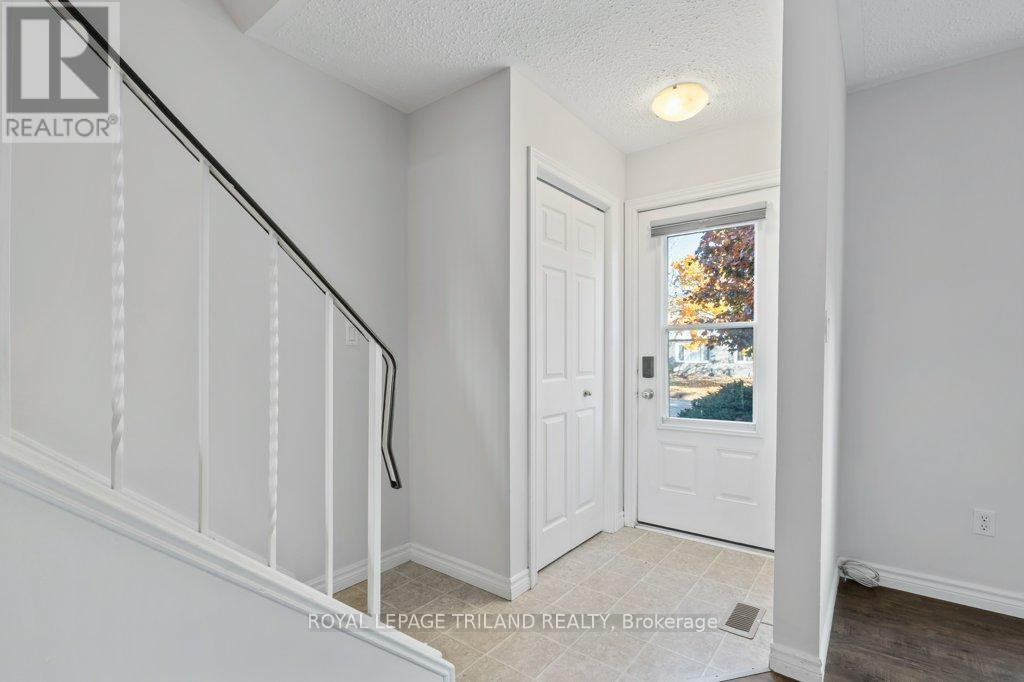 18 Vanier Place, St. Thomas, Ontario  N5R 5P8 - Photo 4 - X12487590