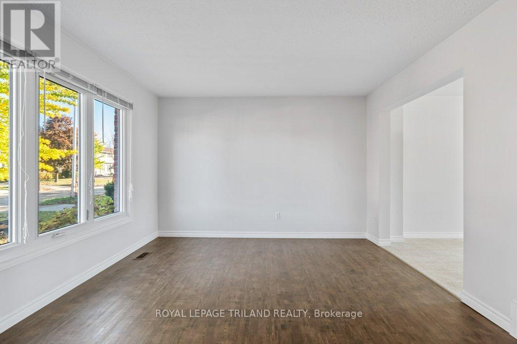 18 Vanier Place, St. Thomas, Ontario  N5R 5P8 - Photo 5 - X12487590