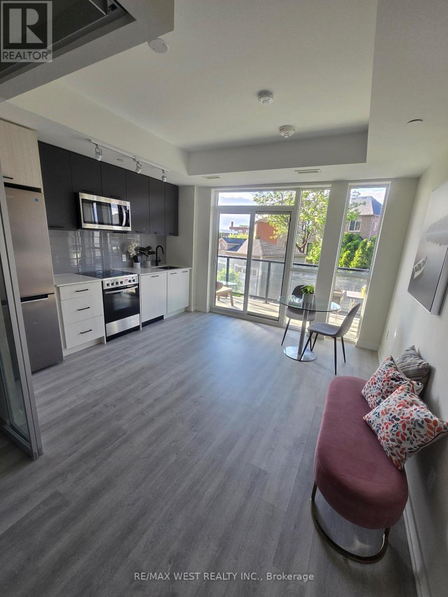 211 - 2300 ST CLAIR AVENUE W, Toronto, Ontario