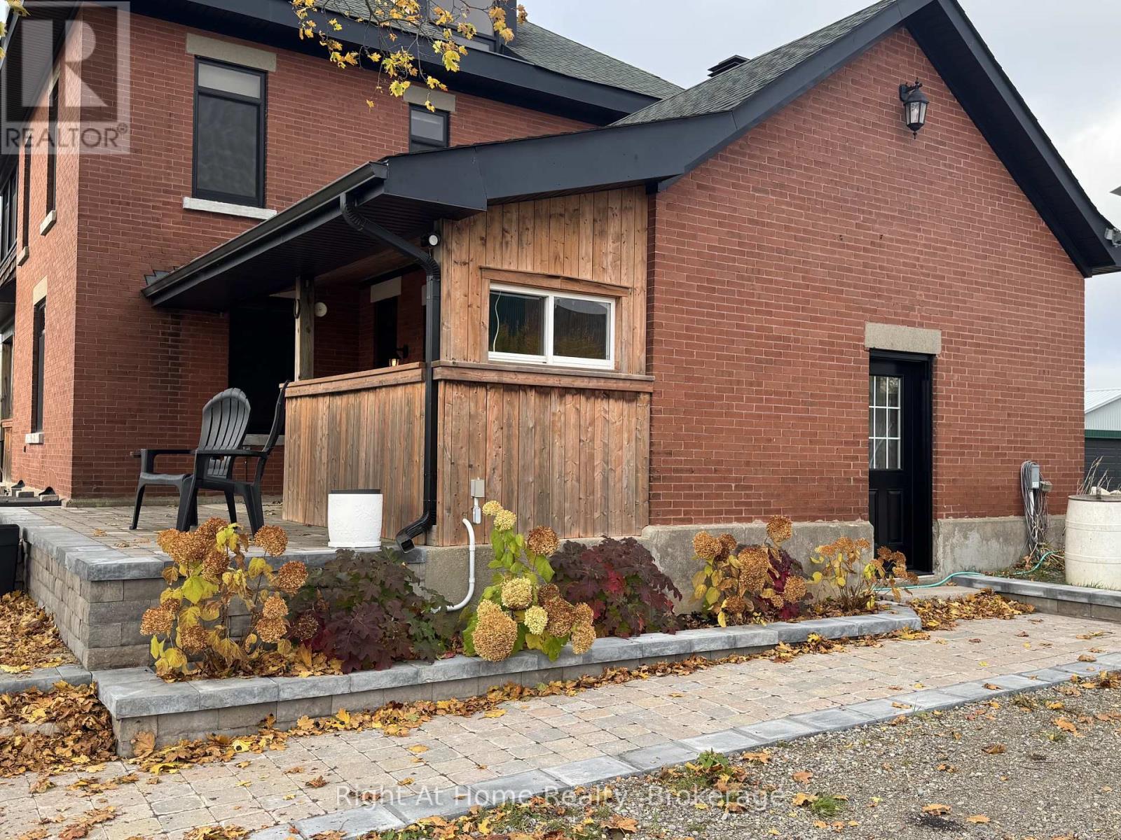 12 Erinville Drive, Erin, Ontario  N0B 1T0 - Photo 4 - X12487531