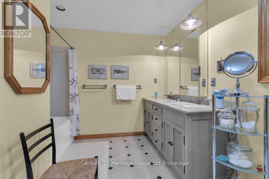 57225 Talbot Line, Bayham, Ontario  N4G 4G8 - Photo 12 - X12487512