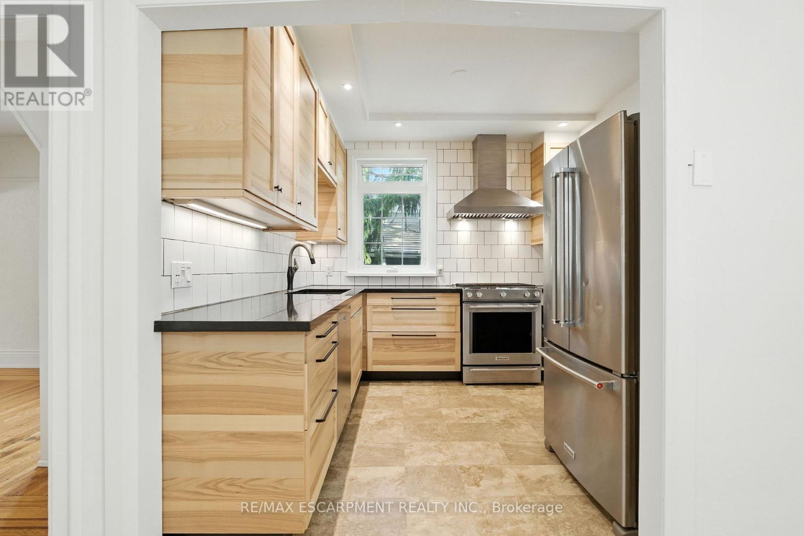 57 Highcliffe Avenue, Hamilton (Centremount), Ontario  L9A 3L3 - Photo 16 - X12422392