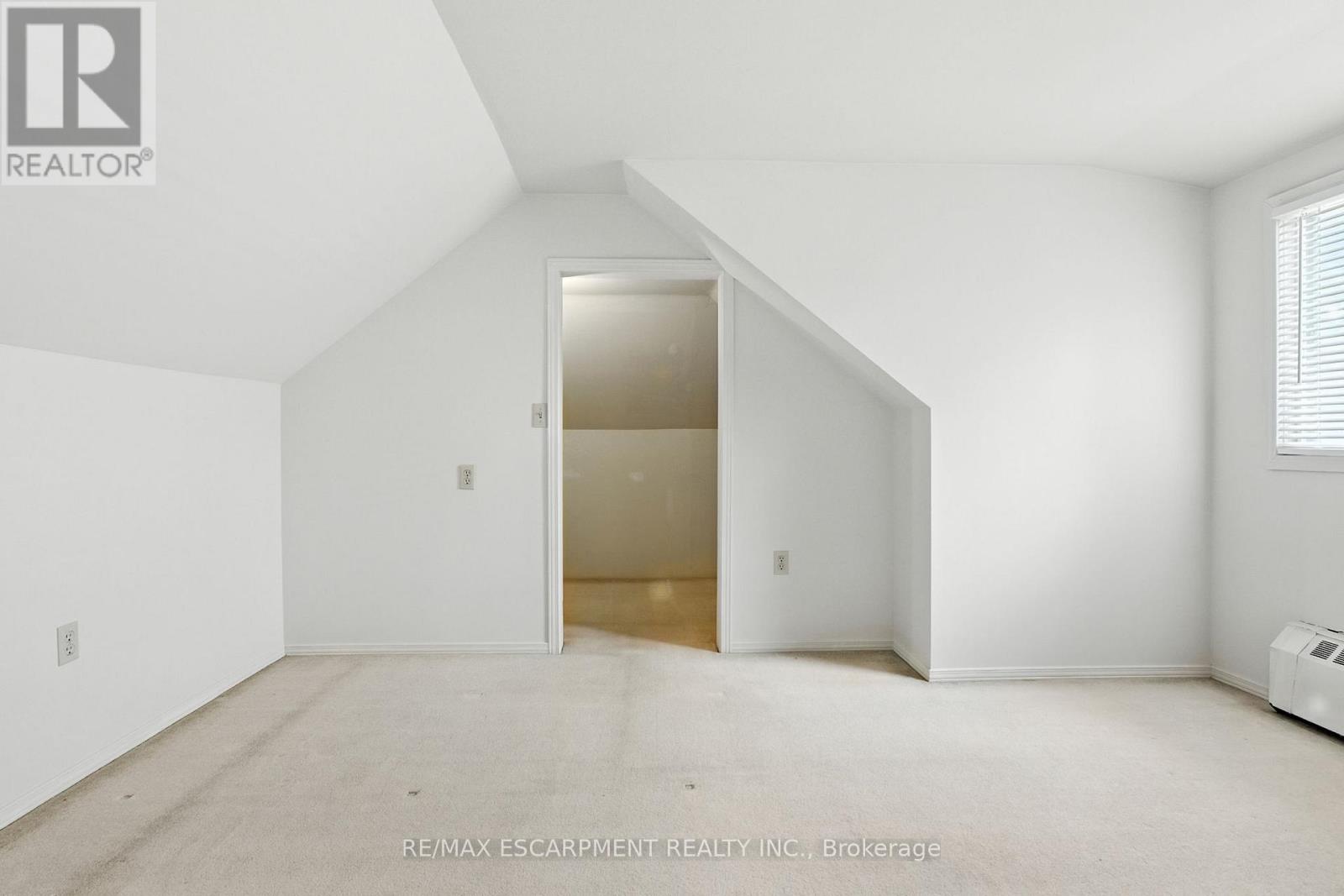 57 Highcliffe Avenue, Hamilton (Centremount), Ontario  L9A 3L3 - Photo 34 - X12422392