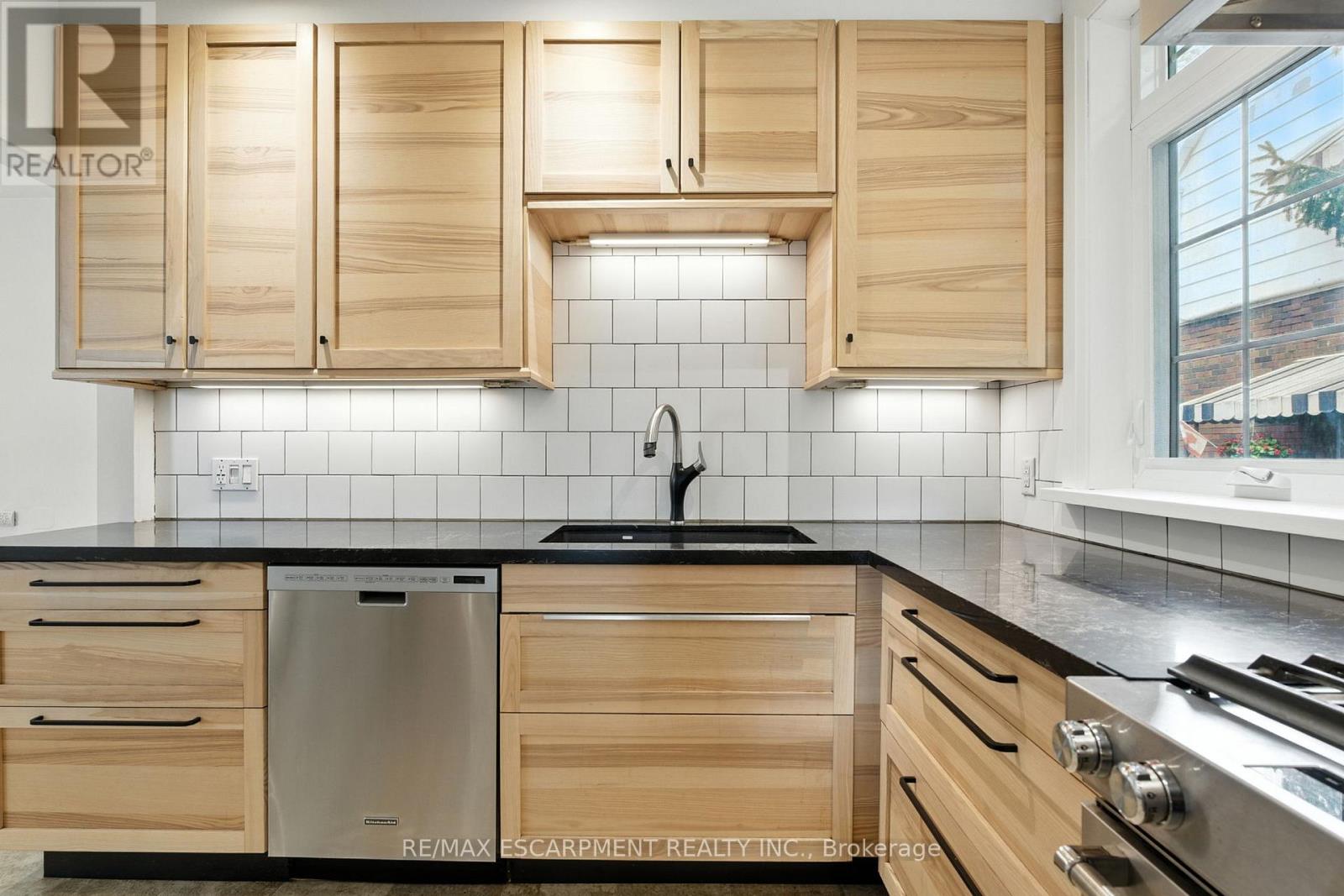 57 Highcliffe Avenue, Hamilton (Centremount), Ontario  L9A 3L3 - Photo 18 - X12422392