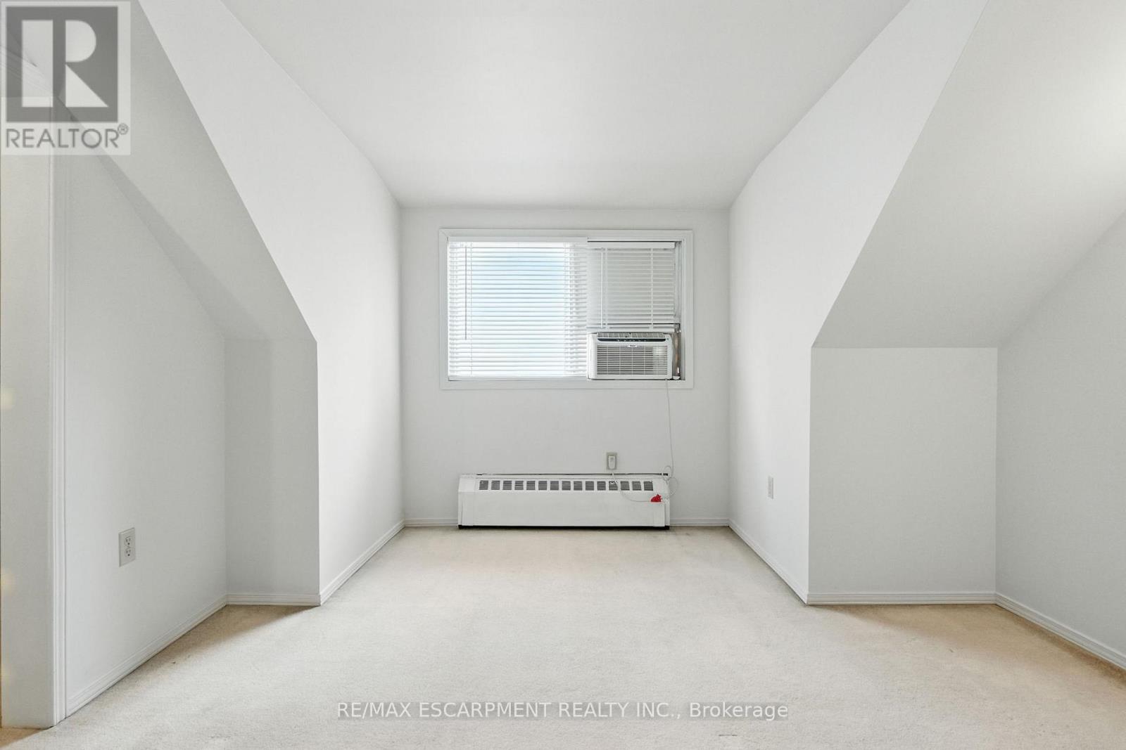 57 Highcliffe Avenue, Hamilton (Centremount), Ontario  L9A 3L3 - Photo 36 - X12422392