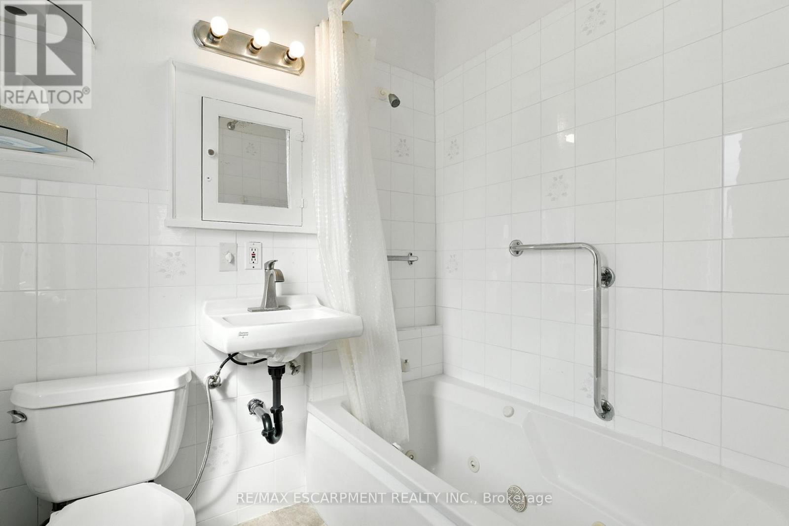 57 Highcliffe Avenue, Hamilton (Centremount), Ontario  L9A 3L3 - Photo 31 - X12422392