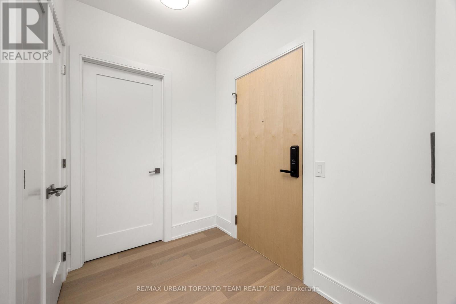 415 - 155 Merchants' Wharf, Toronto (Waterfront Communities), Ontario  M5A 0Y4 - Photo 2 - C12487433