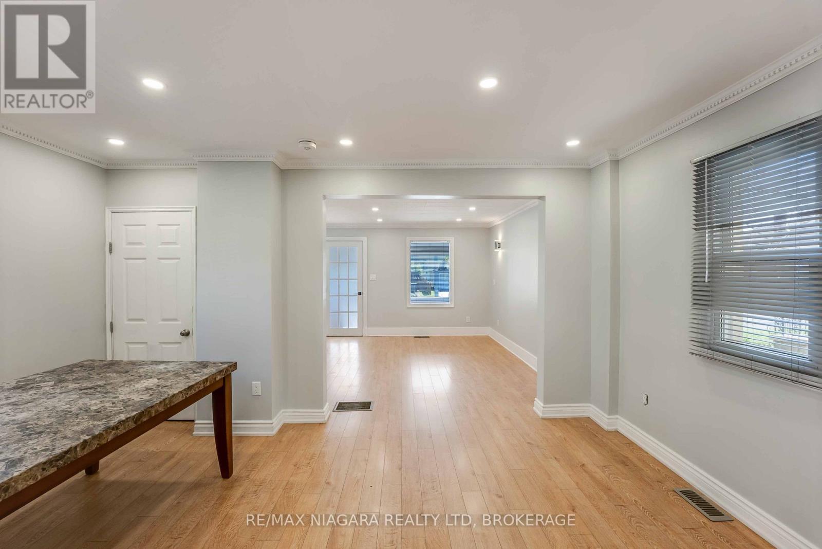 5231 Kitchener Street, Niagara Falls (Clifton Hill), Ontario  L2G 1B4 - Photo 10 - X12487597