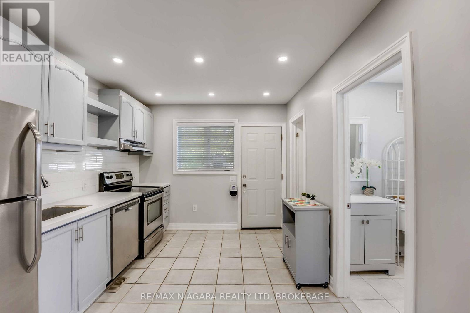 5231 Kitchener Street, Niagara Falls (Clifton Hill), Ontario  L2G 1B4 - Photo 11 - X12487597