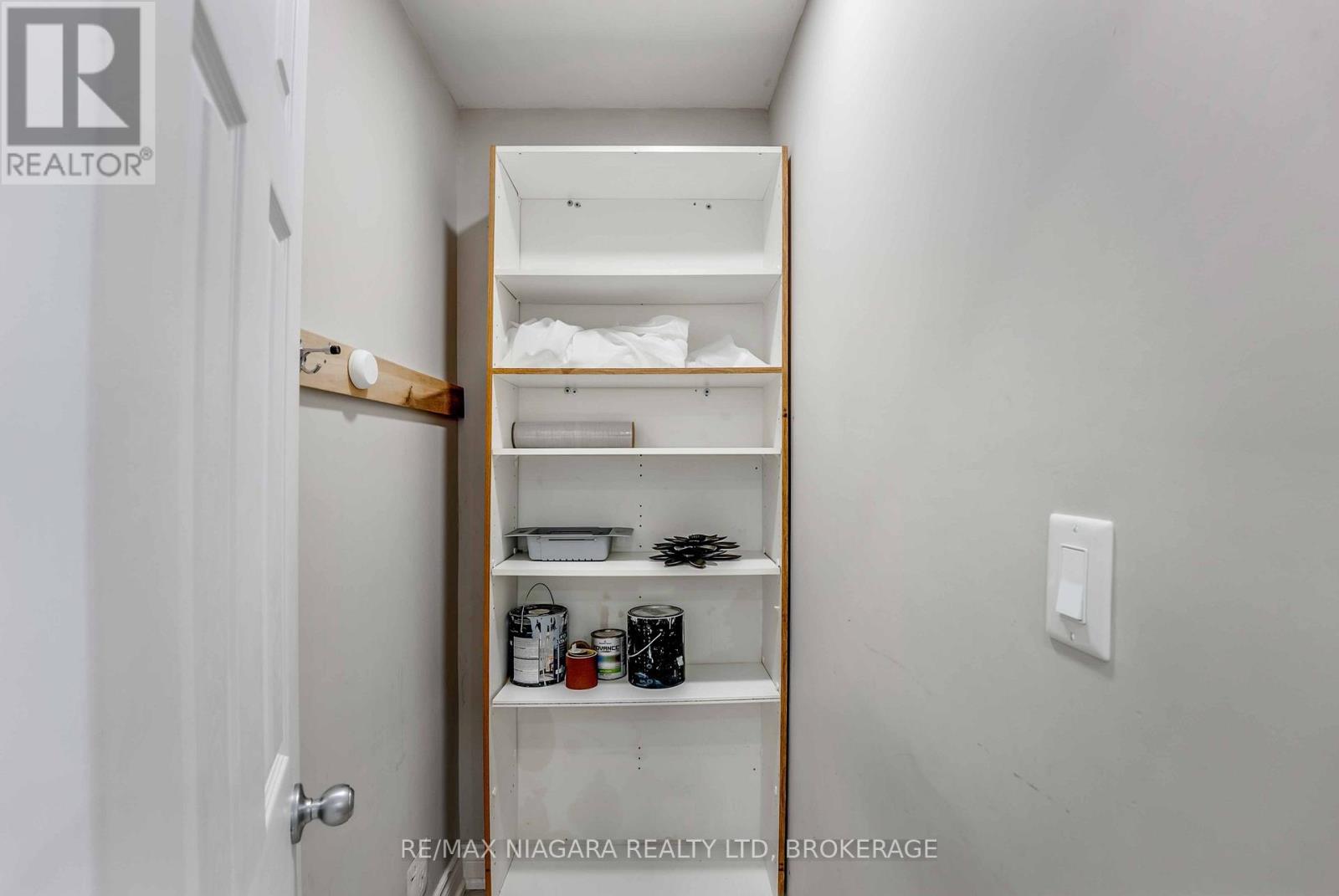 5231 Kitchener Street, Niagara Falls (Clifton Hill), Ontario  L2G 1B4 - Photo 13 - X12487597