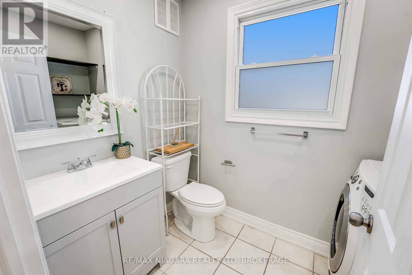 5231 Kitchener Street, Niagara Falls (Clifton Hill), Ontario  L2G 1B4 - Photo 17 - X12487597