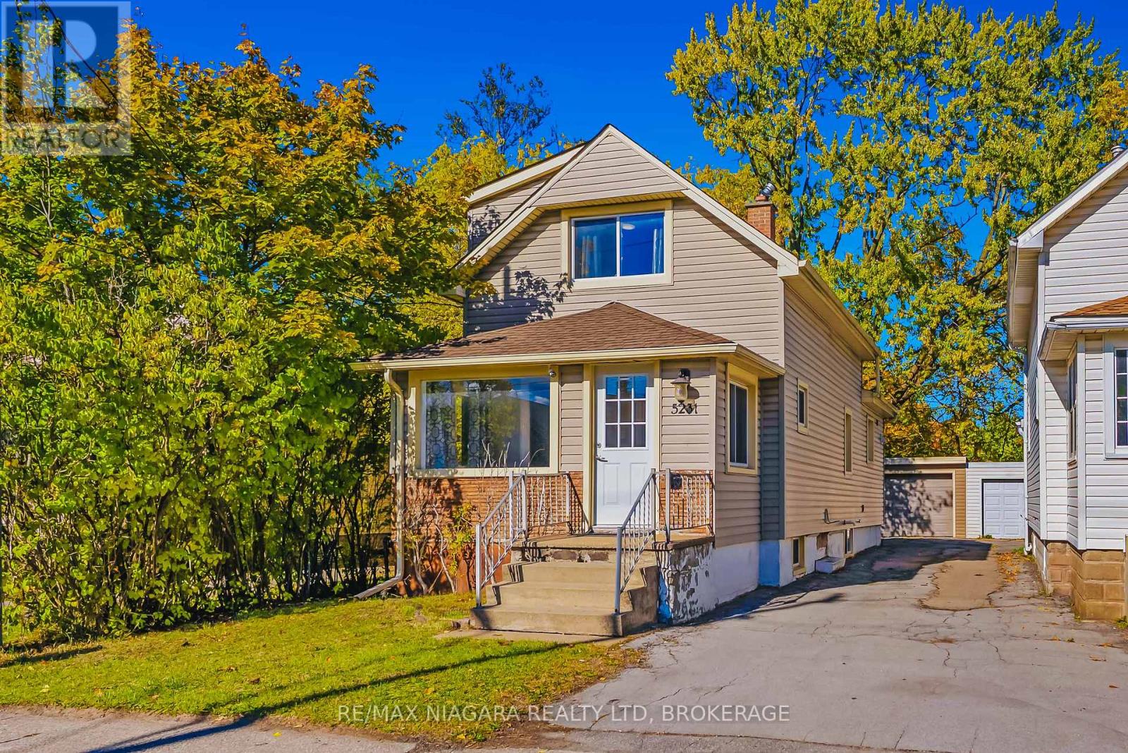 5231 Kitchener Street, Niagara Falls (Clifton Hill), Ontario  L2G 1B4 - Photo 2 - X12487597