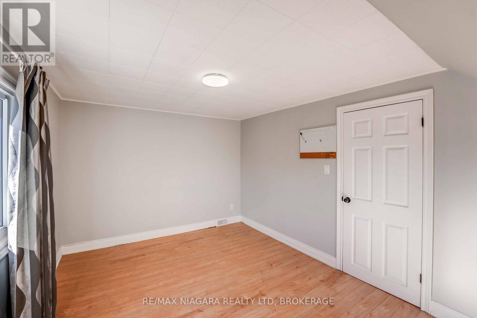 5231 Kitchener Street, Niagara Falls (Clifton Hill), Ontario  L2G 1B4 - Photo 25 - X12487597