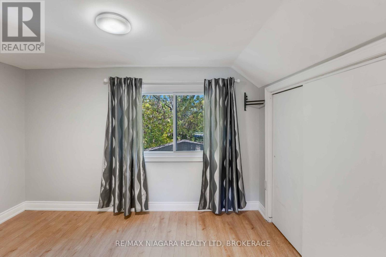 5231 Kitchener Street, Niagara Falls (Clifton Hill), Ontario  L2G 1B4 - Photo 26 - X12487597