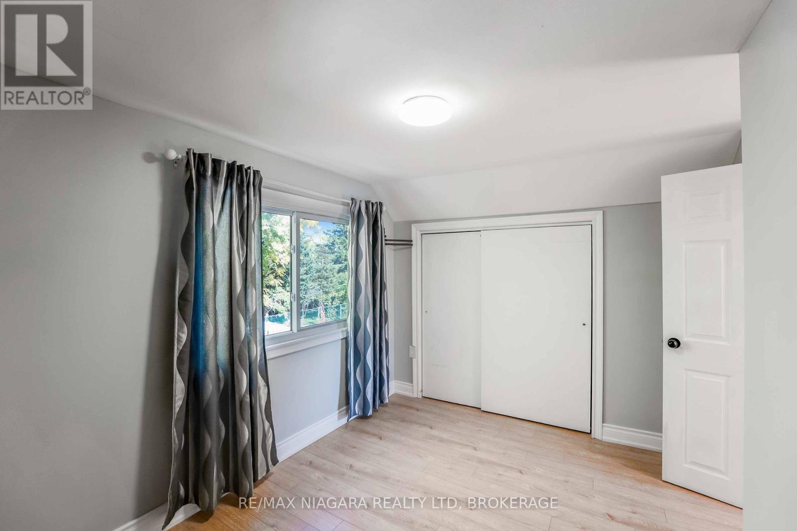 5231 Kitchener Street, Niagara Falls (Clifton Hill), Ontario  L2G 1B4 - Photo 28 - X12487597