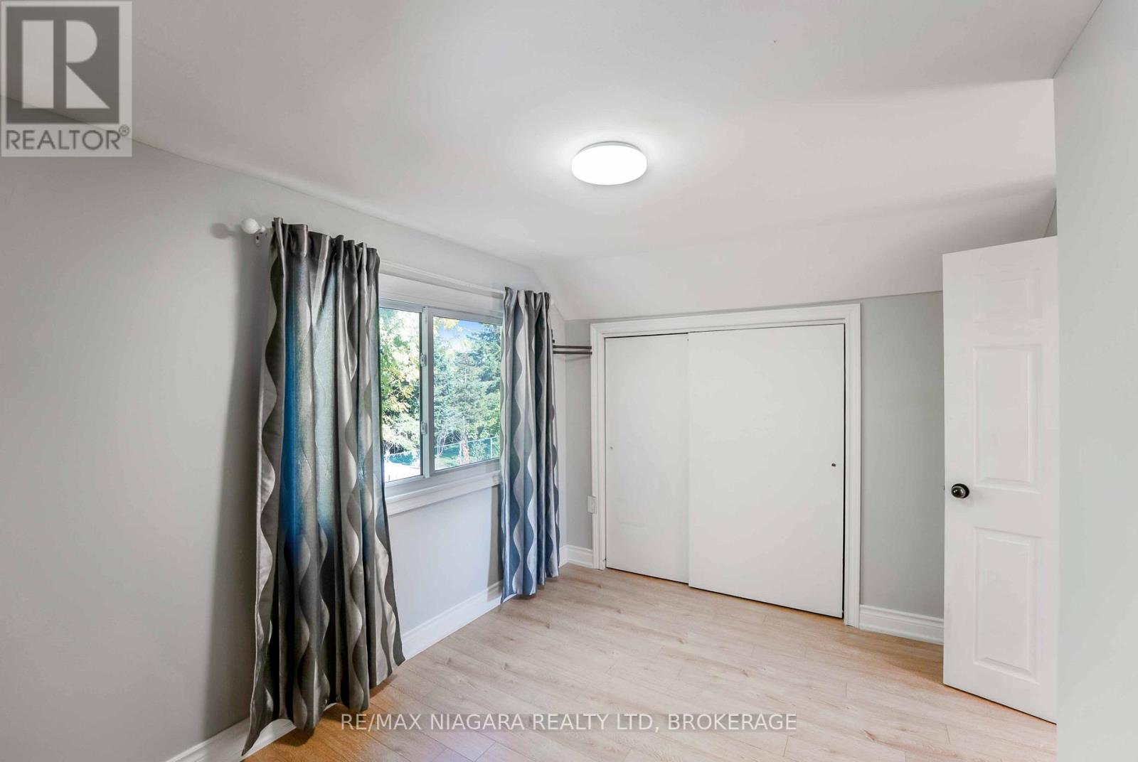 5231 Kitchener Street, Niagara Falls (Clifton Hill), Ontario  L2G 1B4 - Photo 30 - X12487597