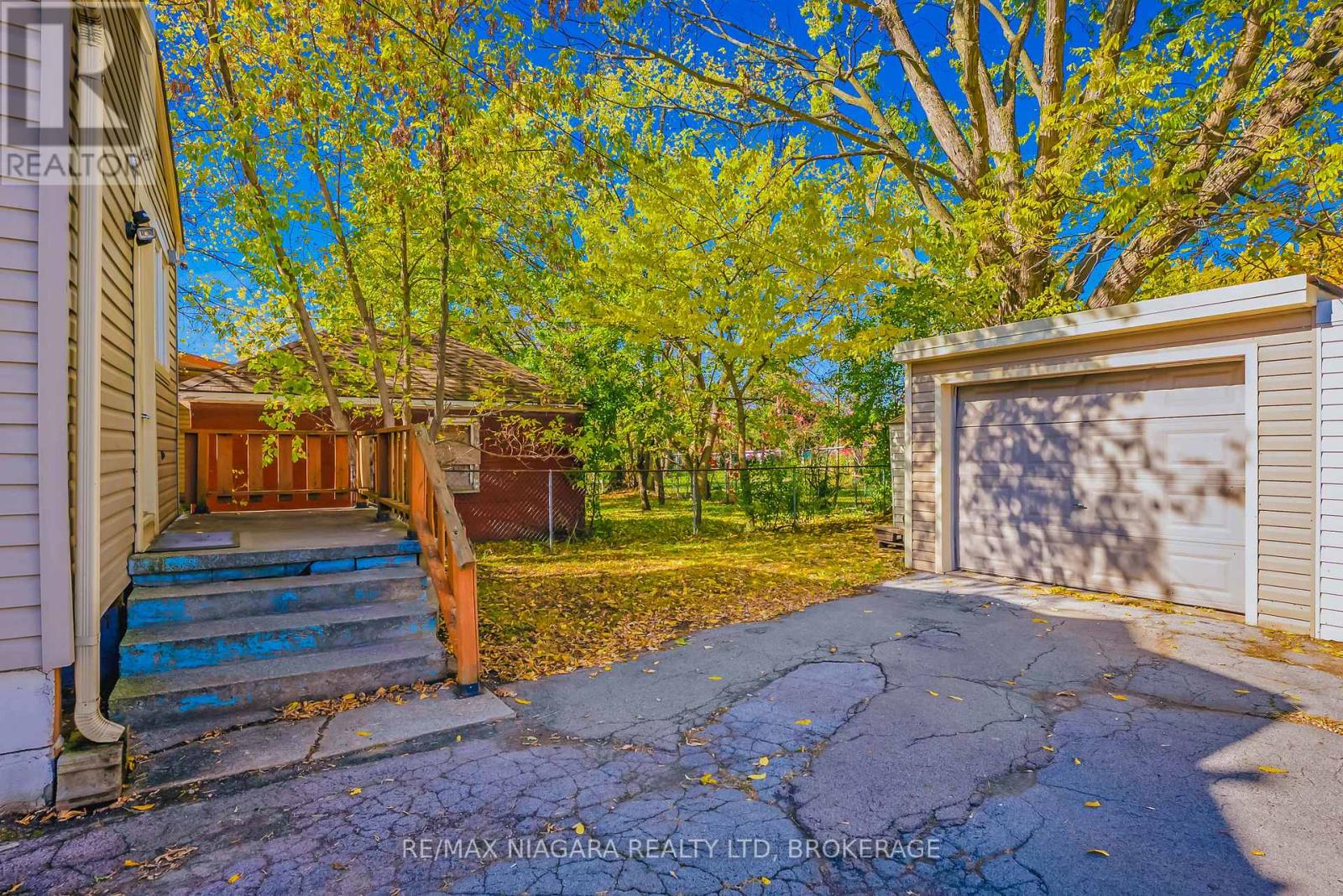 5231 Kitchener Street, Niagara Falls (Clifton Hill), Ontario  L2G 1B4 - Photo 32 - X12487597