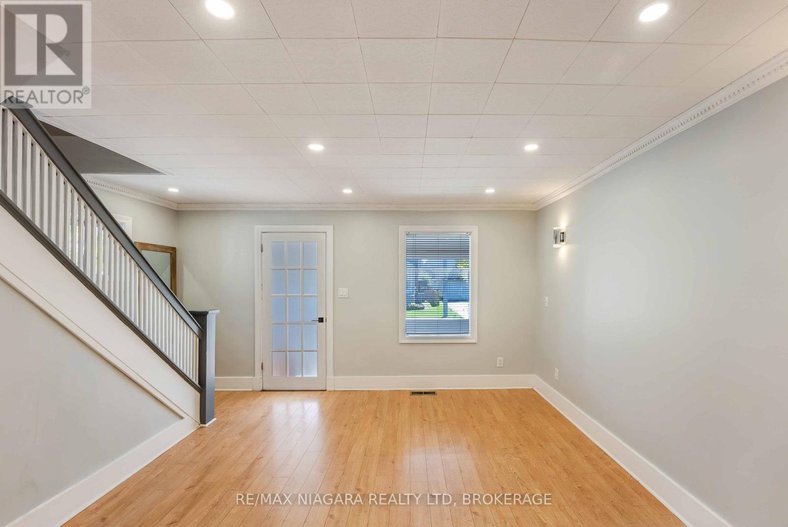 5231 Kitchener Street, Niagara Falls (Clifton Hill), Ontario  L2G 1B4 - Photo 7 - X12487597