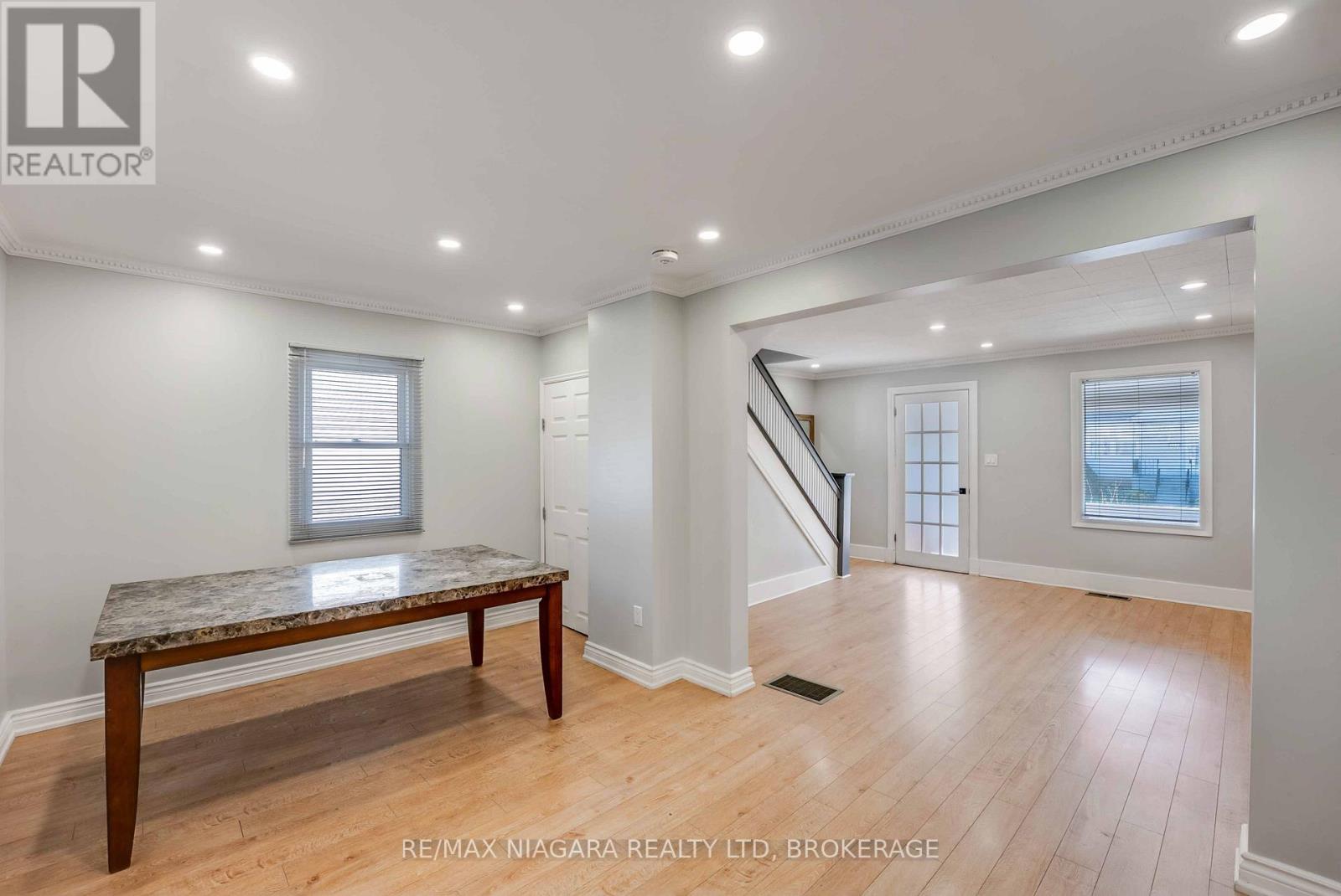 5231 Kitchener Street, Niagara Falls (Clifton Hill), Ontario  L2G 1B4 - Photo 9 - X12487597