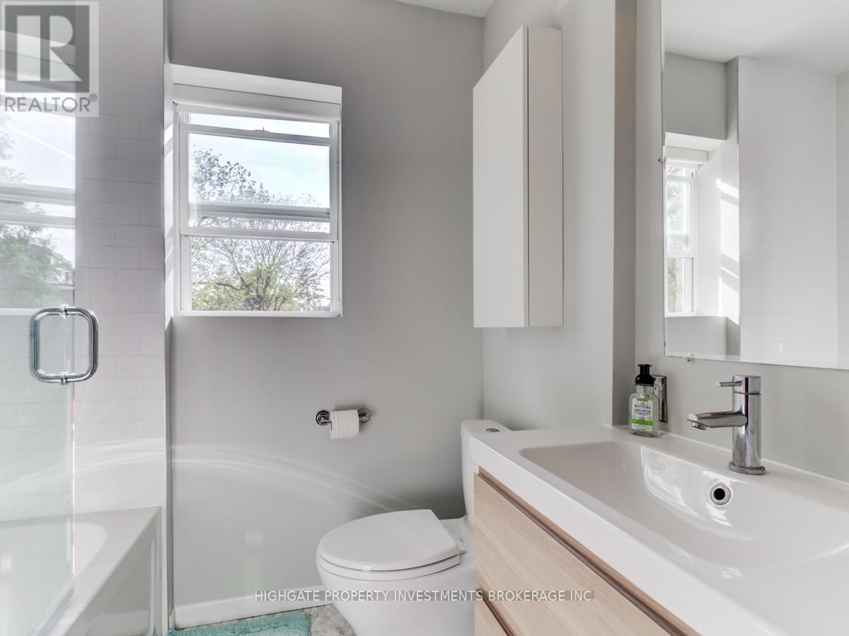 98 Westlake Avenue, Toronto, Ontario  M4C 4R2 - Photo 18 - E12487407