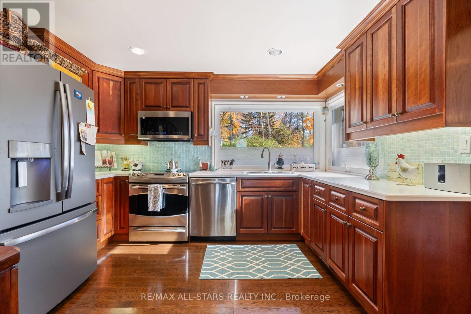 8 Manor Road, Kawartha Lakes (Bobcaygeon), Ontario  K0M 1A0 - Photo 14 - X12487496