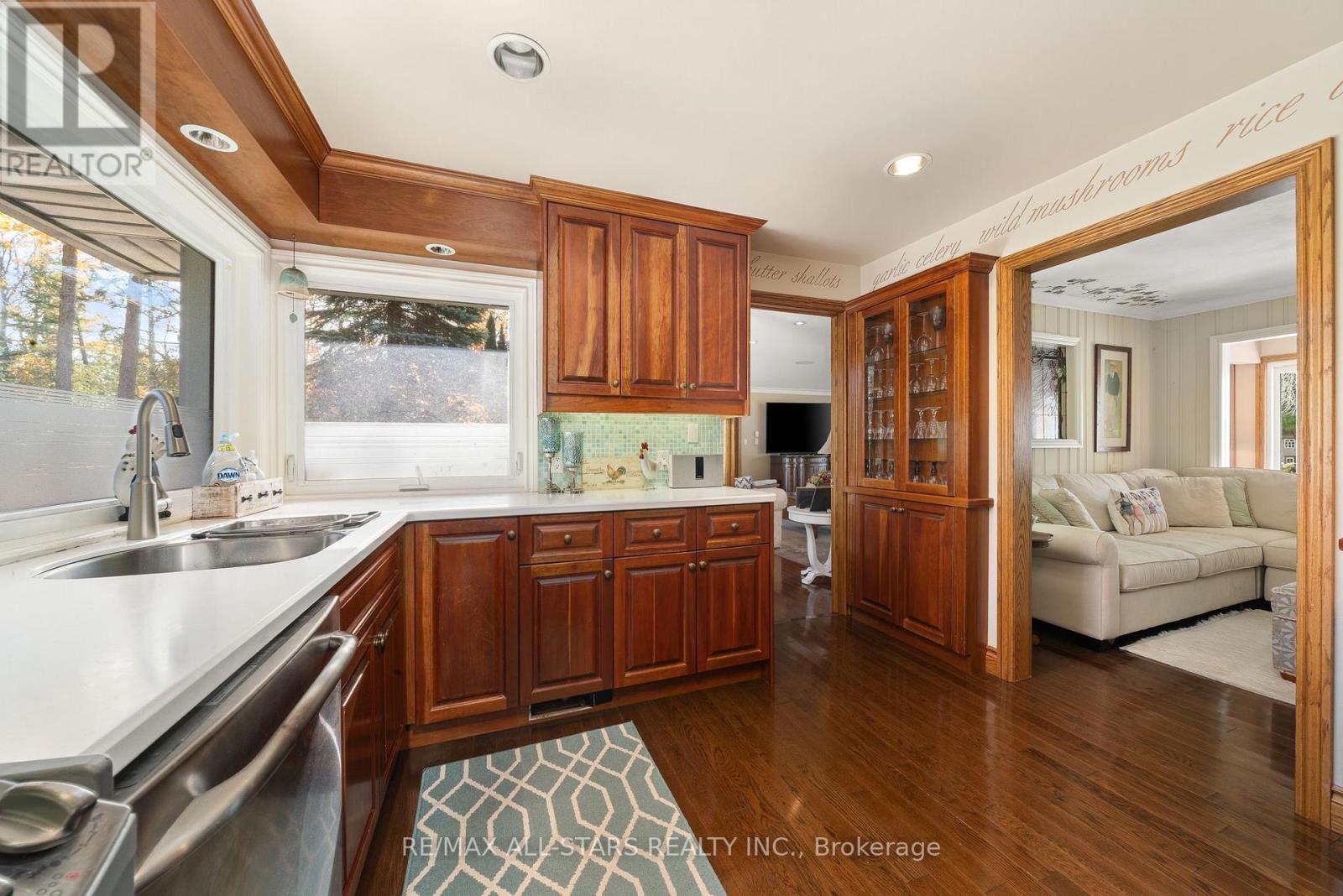 8 Manor Road, Kawartha Lakes (Bobcaygeon), Ontario  K0M 1A0 - Photo 16 - X12487496