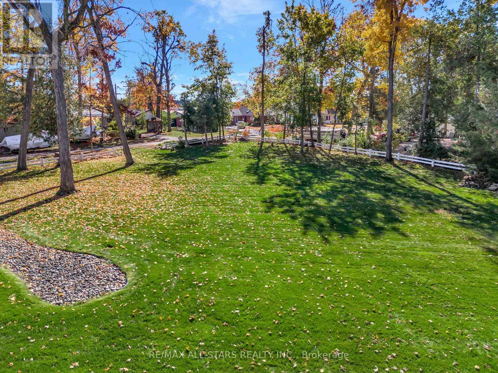 8 Manor Road, Kawartha Lakes (Bobcaygeon), Ontario  K0M 1A0 - Photo 44 - X12487496