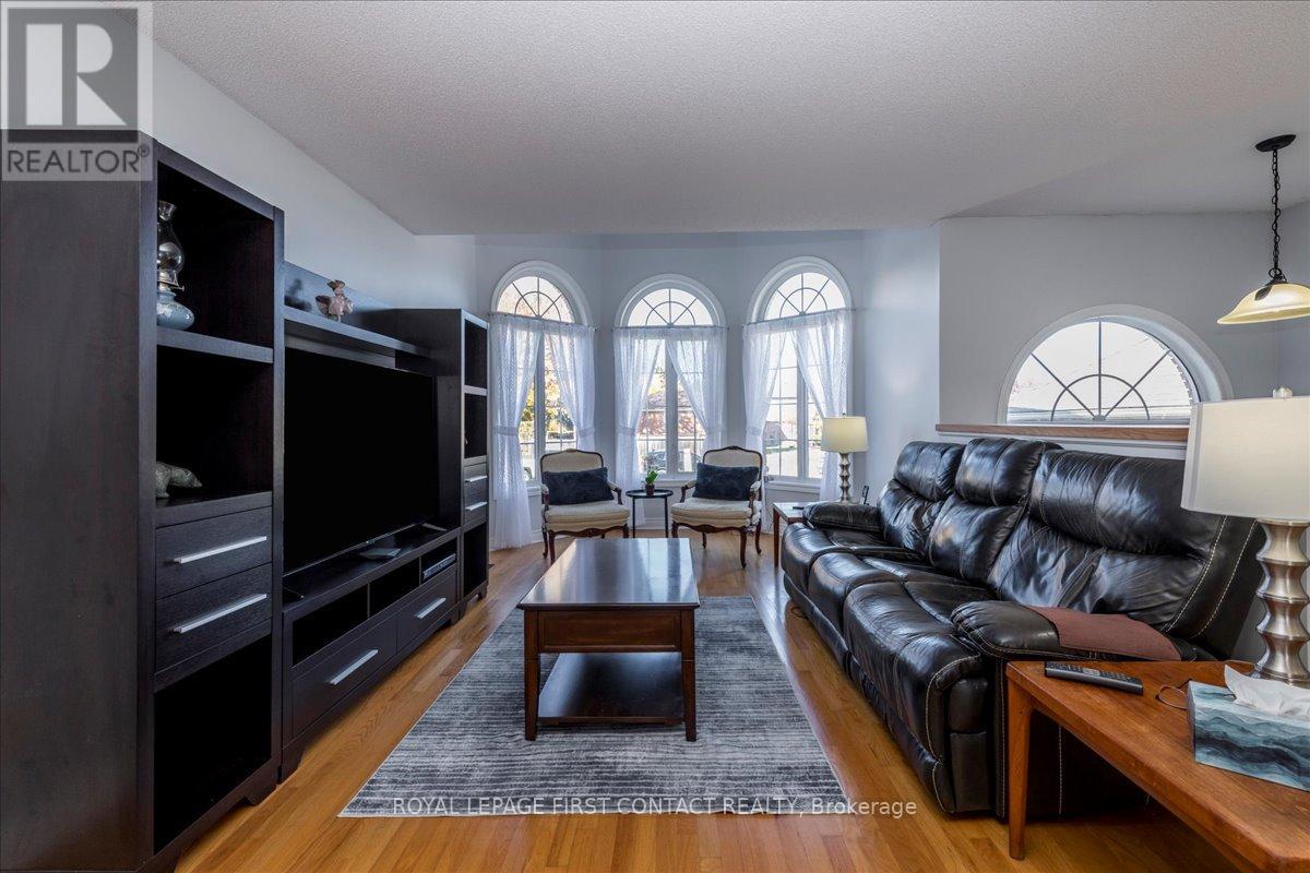 701 Happy Vale Drive E, Innisfil, Ontario  L9S 2E6 - Photo 5 - N12487462