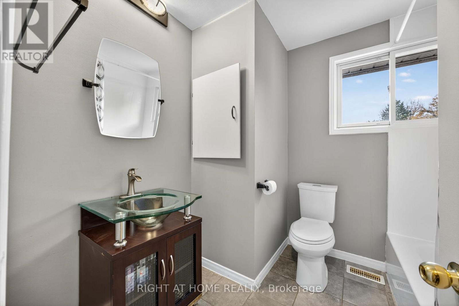 207 Scarlett Line, Oro-Medonte, Ontario  L0L 1V0 - Photo 17 - S12487447