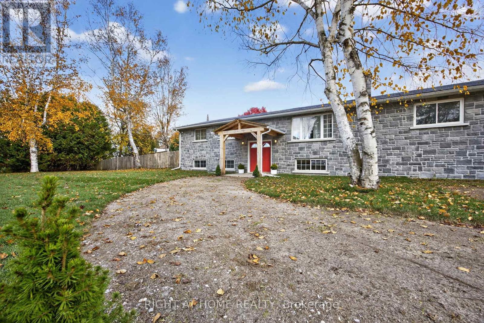 207 Scarlett Line, Oro-Medonte, Ontario  L0L 1V0 - Photo 4 - S12487447