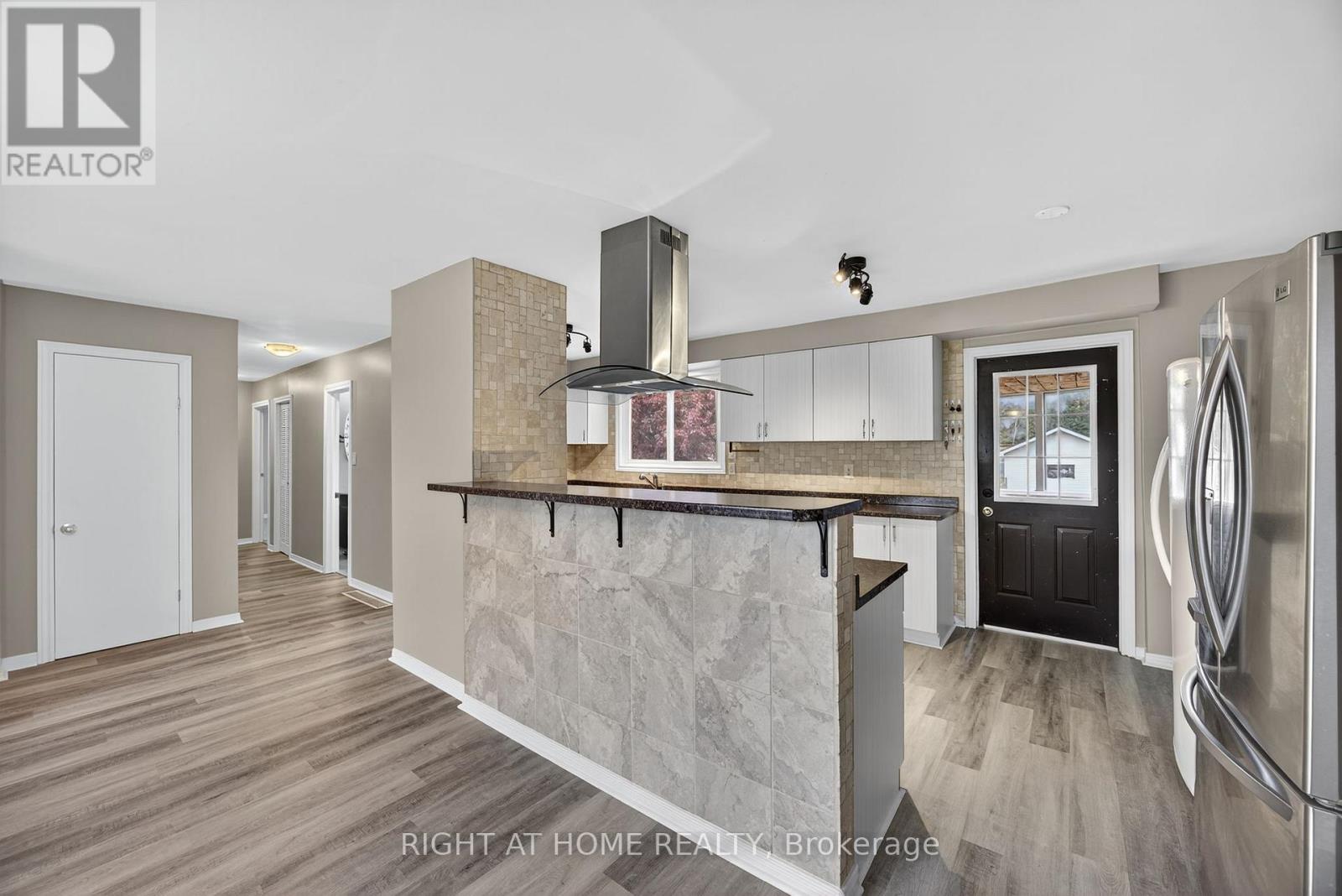 207 Scarlett Line, Oro-Medonte, Ontario  L0L 1V0 - Photo 6 - S12487447