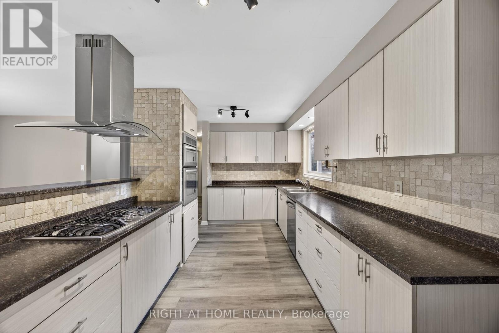 207 Scarlett Line, Oro-Medonte, Ontario  L0L 1V0 - Photo 7 - S12487447