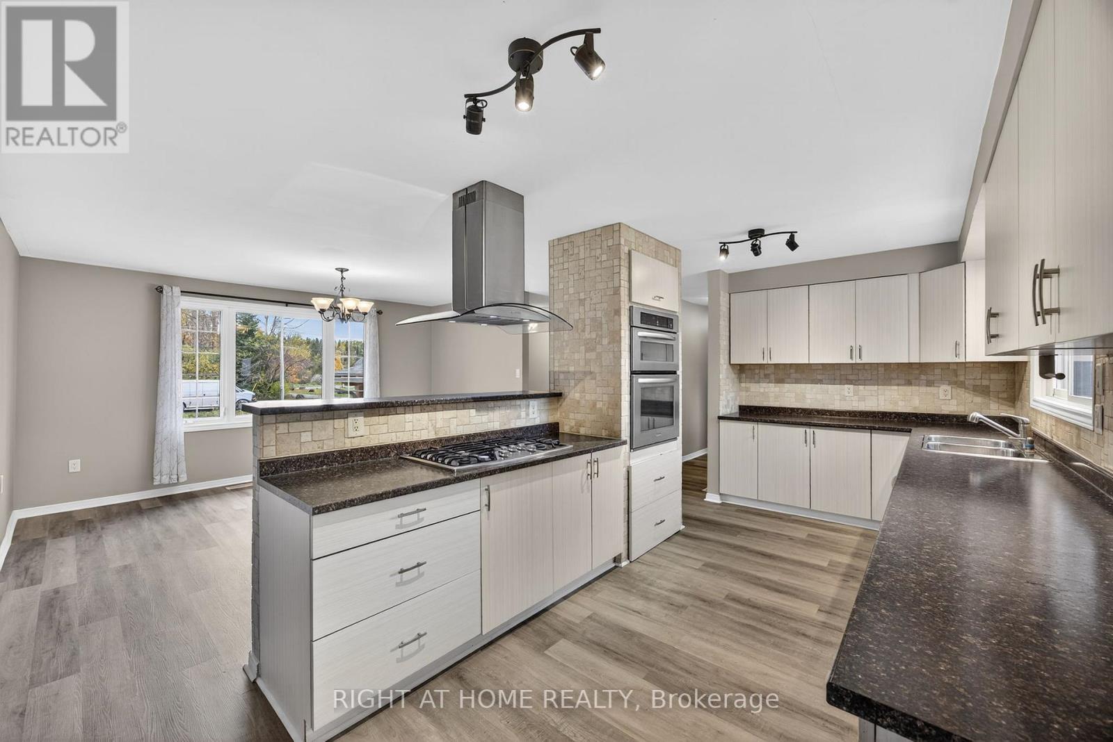 207 Scarlett Line, Oro-Medonte, Ontario  L0L 1V0 - Photo 8 - S12487447