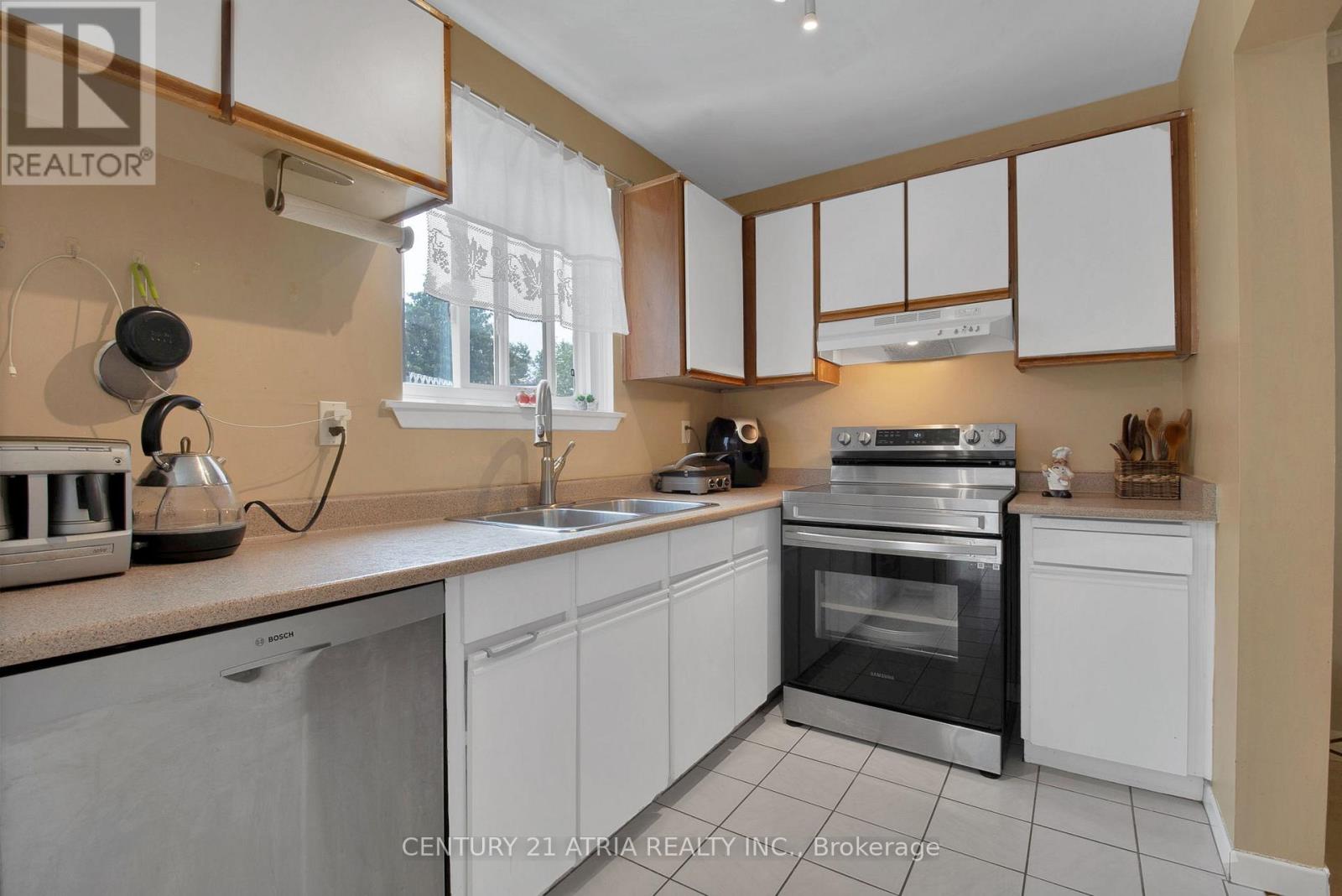 2616 Widemarr Road, Mississauga, Ontario  L5J 1M3 - Photo 12 - W12487385