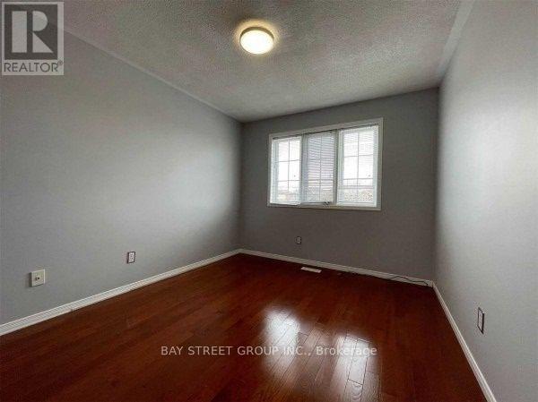 632 Fothergill Boulevard, Burlington, Ontario  L7L 6E3 - Photo 12 - W12487389