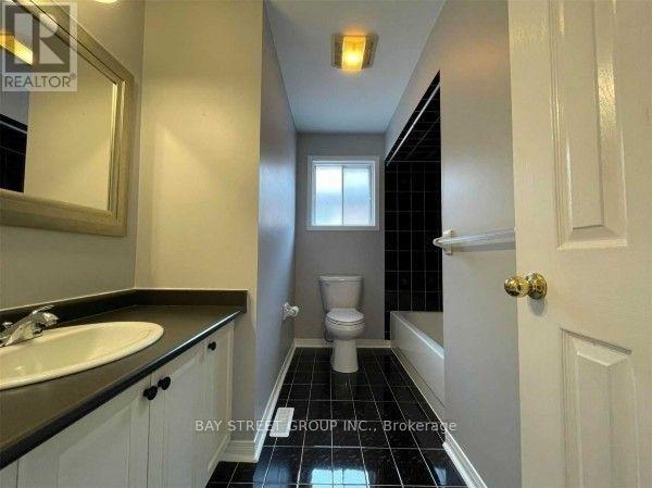 632 Fothergill Boulevard, Burlington, Ontario  L7L 6E3 - Photo 13 - W12487389