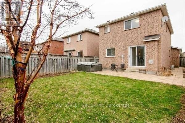 632 Fothergill Boulevard, Burlington, Ontario  L7L 6E3 - Photo 17 - W12487389