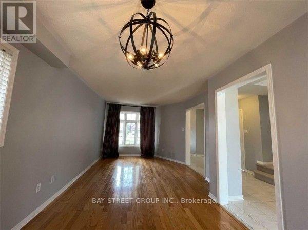 632 Fothergill Boulevard, Burlington, Ontario  L7L 6E3 - Photo 4 - W12487389