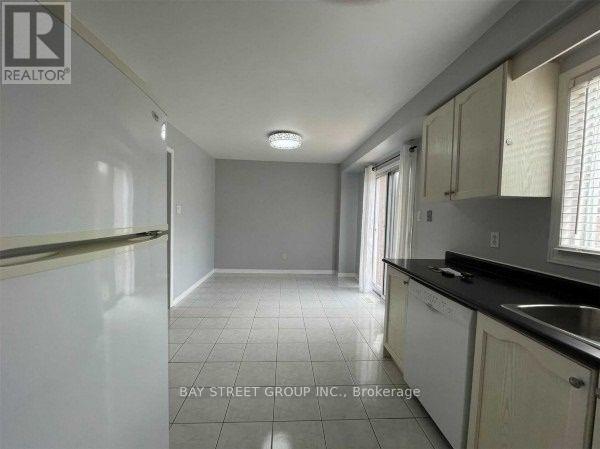 632 Fothergill Boulevard, Burlington, Ontario  L7L 6E3 - Photo 5 - W12487389