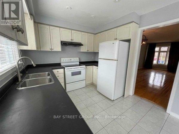 632 Fothergill Boulevard, Burlington, Ontario  L7L 6E3 - Photo 7 - W12487389