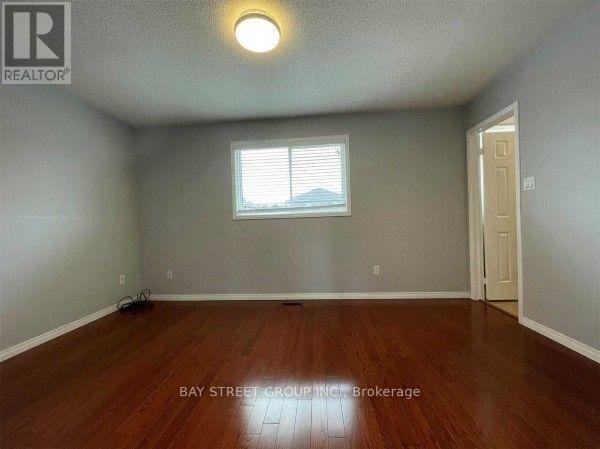 632 Fothergill Boulevard, Burlington, Ontario  L7L 6E3 - Photo 9 - W12487389