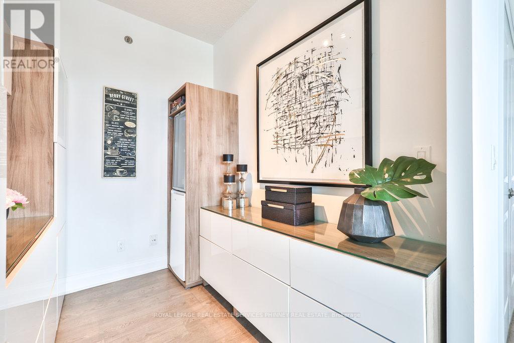 1709 - 55 Speers Road, Oakville, Ontario  L6K 0H9 - Photo 21 - W12487392