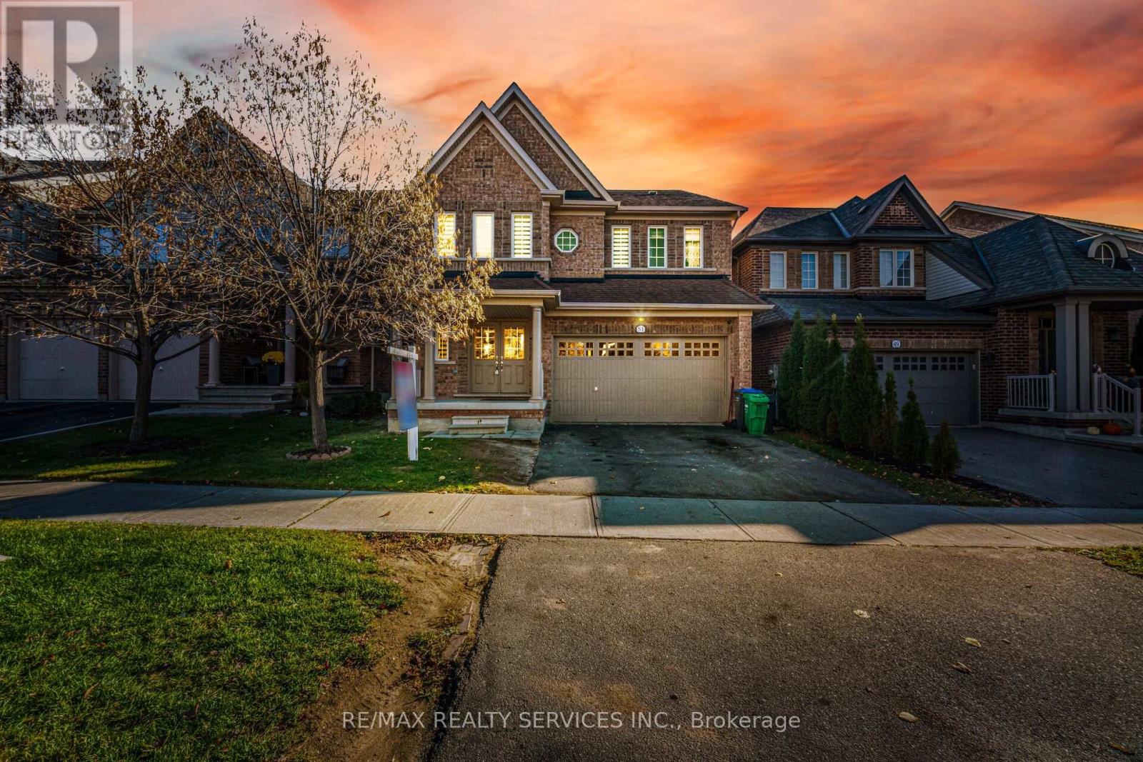 51 Larson Peak Road, Caledon, Ontario  L7C 3P3 - Photo 4 - W12487395